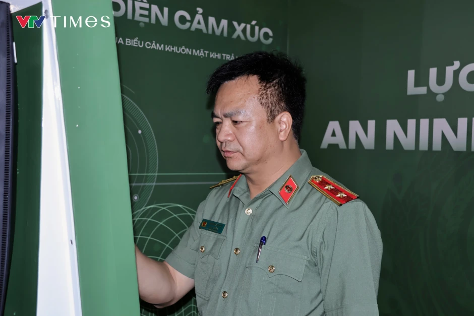 Hàng nghìn người dân đổ về phố đi bộ Nguyễn Huệ xem khai mạc "Tổ quốc bình yên" Hàng nghìn người dân đổ về phố đi bộ Nguyễn Huệ xem khai mạc "Tổ quốc bình yên"