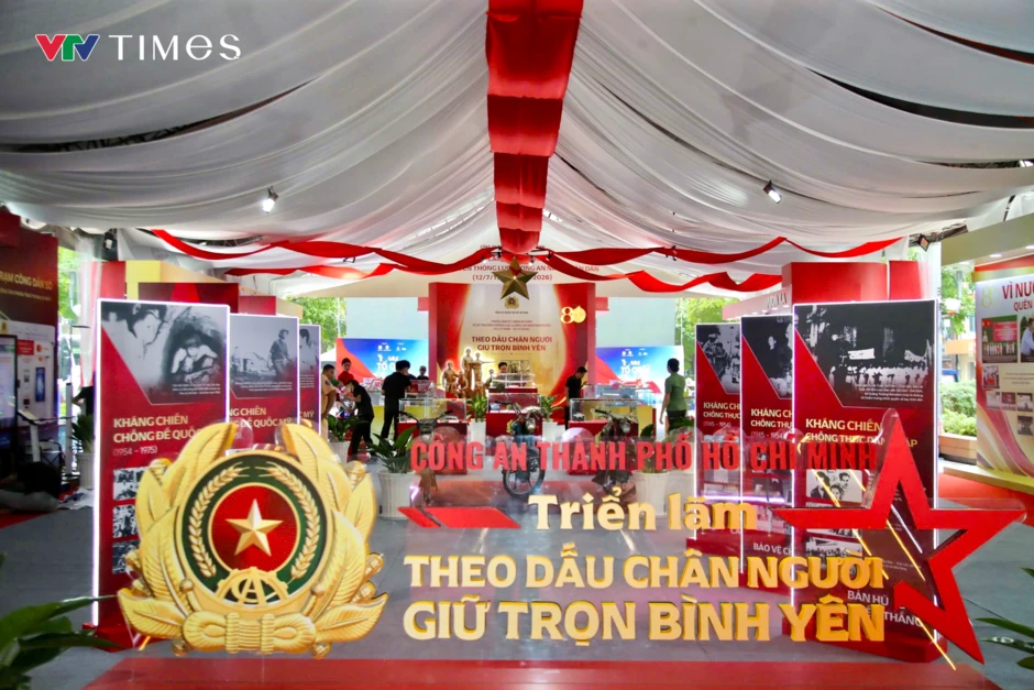 Hàng nghìn người dân đổ về phố đi bộ Nguyễn Huệ xem khai mạc "Tổ quốc bình yên" Hàng nghìn người dân đổ về phố đi bộ Nguyễn Huệ xem khai mạc "Tổ quốc bình yên"