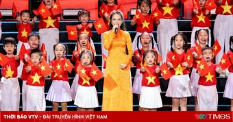 Hàng nghìn người dân đổ về phố đi bộ Nguyễn Huệ xem khai mạc "Tổ quốc bình yên"
