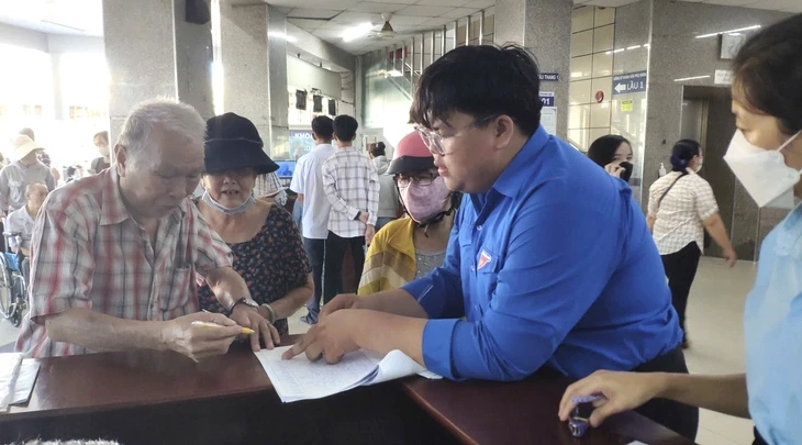 Hàng nghìn người dân TP.HCM được khám, theo dõi sức khỏe tại nhà Hàng nghìn người dân TP.HCM được khám, theo dõi sức khỏe tại nhà