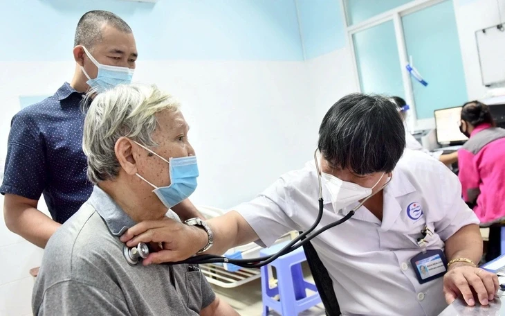 Hàng nghìn người dân TP.HCM được khám, theo dõi sức khỏe tại nhà Hàng nghìn người dân TP.HCM được khám, theo dõi sức khỏe tại nhà