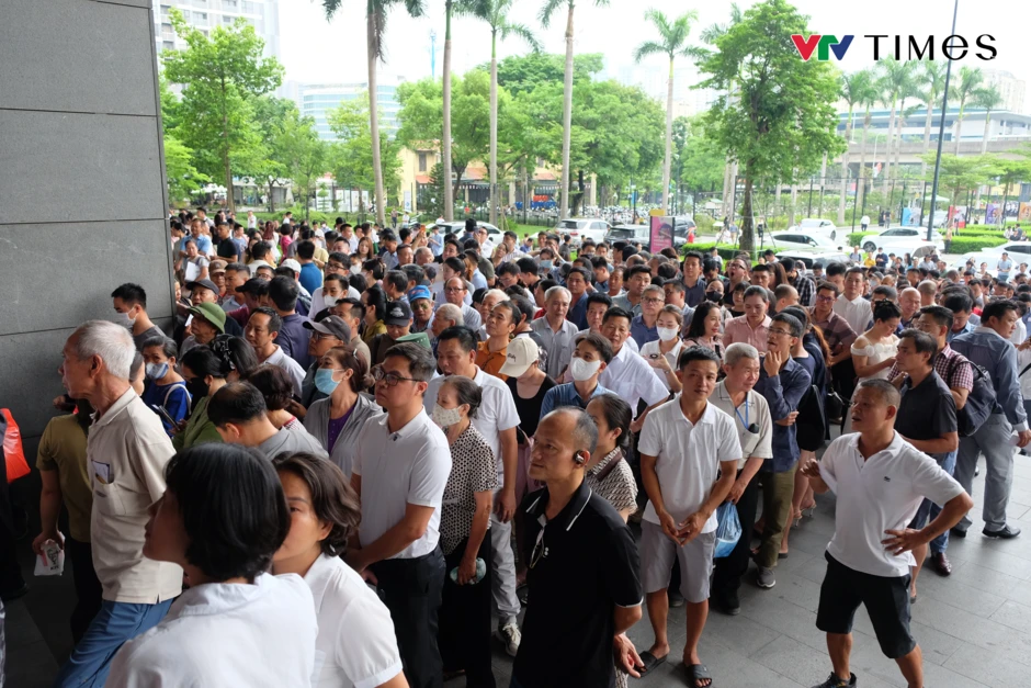 Hàng nghìn người dân xếp hàng tham quan Quy hoạch Thủ đô Hà Nội tầm nhìn 100 năm Hàng nghìn người dân xếp hàng tham quan Quy hoạch Thủ đô Hà Nội tầm nhìn 100 năm