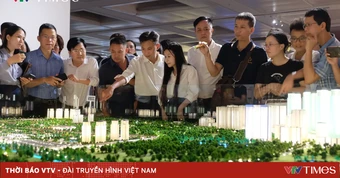Hàng nghìn người dân xếp hàng tham quan Quy hoạch Thủ đô Hà Nội tầm nhìn 100 năm