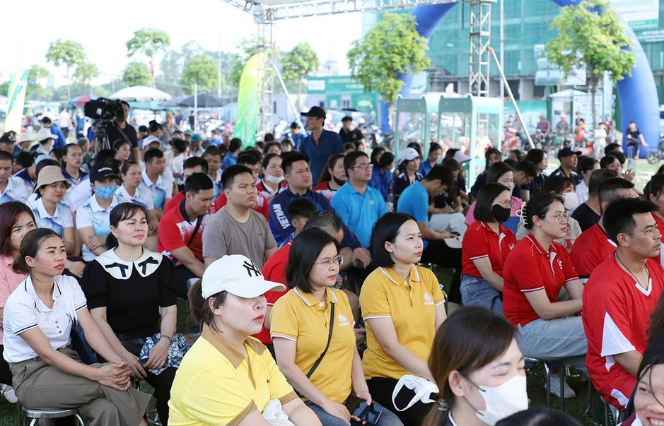 Hàng nghìn thanh niên công nhân cùng "Lan tỏa năng lượng tích cực" Hàng nghìn thanh niên công nhân cùng "Lan tỏa năng lượng tích cực"