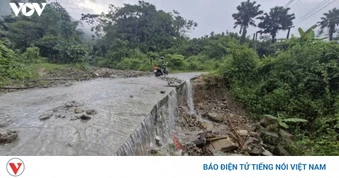Hàng trăm hộ dân bị cô lập do sạt lở, Lào Cai phấn đấu thông đường tối nay