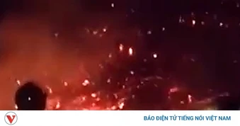 Hàng trăm người chữa cháy rừng trong đêm ở Nghệ An