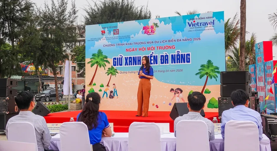 Hàng trăm tình nguyện viên chung tay làm sạch bờ biển Đà Nẵng Hàng trăm tình nguyện viên chung tay làm sạch bờ biển Đà Nẵng