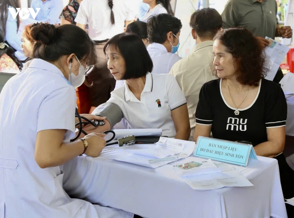 Hàng triệu người dân ở Đắk Lắk chủ động khám bệnh sàng lọc Hàng triệu người dân ở Đắk Lắk chủ động khám bệnh sàng lọc