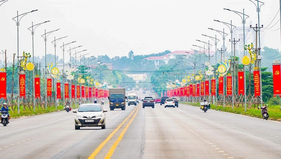 Hàng vạn du khách đổ về Đền Hùng, CSGT Phú Thọ sẵn sàng điều tiết giao thông Hàng vạn du khách đổ về Đền Hùng, CSGT Phú Thọ sẵn sàng điều tiết giao thông