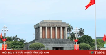 Hàng vạn người dân xếp hàng vào Lăng viếng Chủ tịch Hồ Chí Minh