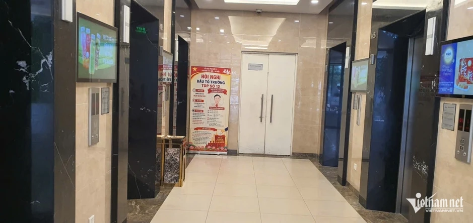 Hàng xóm kể phút phát hiện nam thanh niên tử vong trong căn hộ chung cư ở Hà Nội