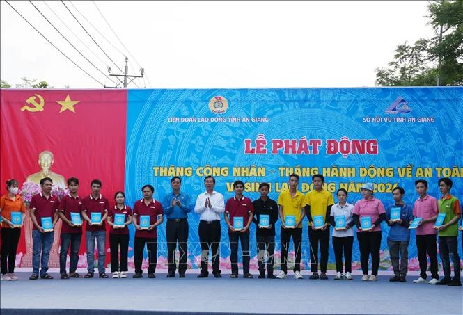 Hành động vì lợi ích người lao động Hành động vì lợi ích người lao động