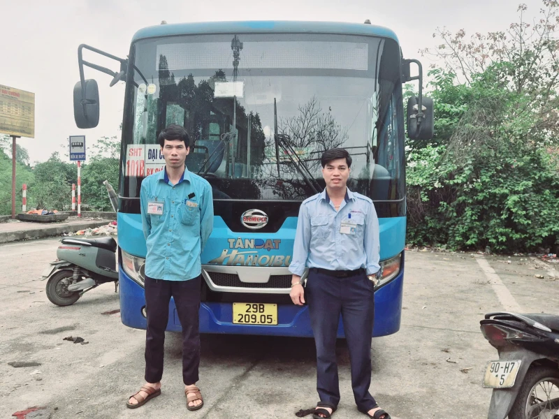 Hành khách “bất ổn” về tinh thần, đưa nhầm 50 triệu đồng cho nhân viên buýt Hành khách “bất ổn” về tinh thần, đưa nhầm 50 triệu đồng cho nhân viên buýt