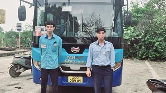 Hành khách “bất ổn” về tinh thần, đưa nhầm 50 triệu đồng cho nhân viên buýt