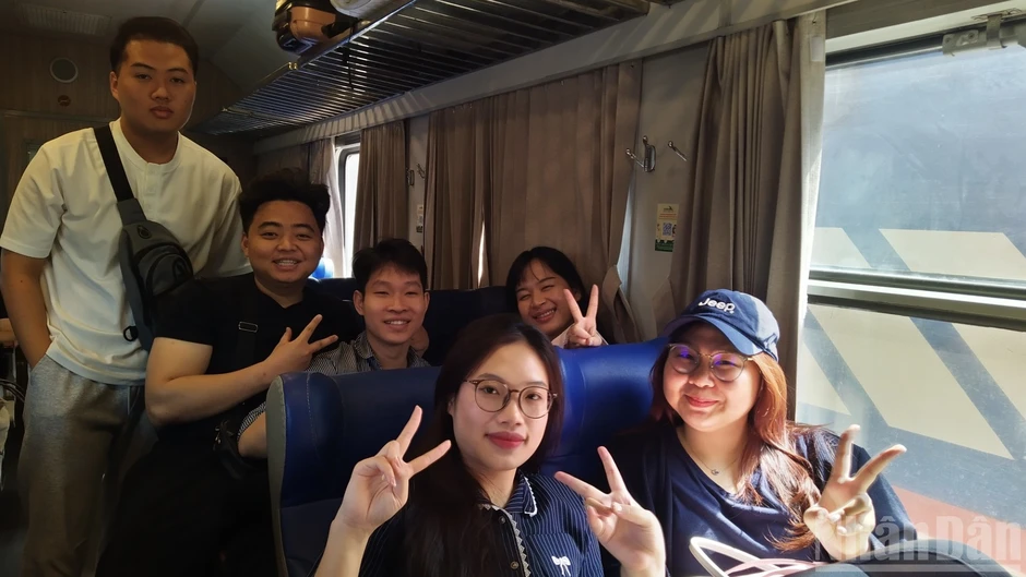 Hành khách “đổi gu” di chuyển: Tàu trải nghiệm lên ngôi dịp lễ Hành khách “đổi gu” di chuyển: Tàu trải nghiệm lên ngôi dịp lễ