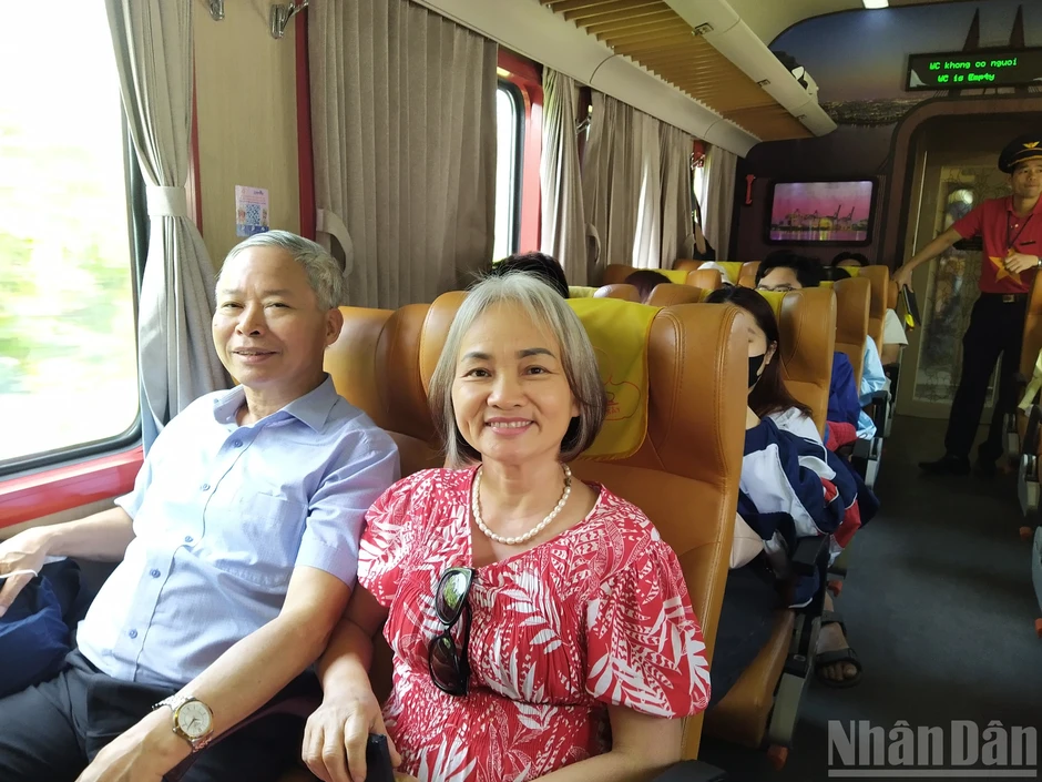 Hành khách “đổi gu” di chuyển: Tàu trải nghiệm lên ngôi dịp lễ Hành khách “đổi gu” di chuyển: Tàu trải nghiệm lên ngôi dịp lễ