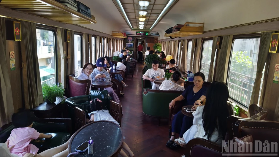 Hành khách “đổi gu” di chuyển: Tàu trải nghiệm lên ngôi dịp lễ Hành khách “đổi gu” di chuyển: Tàu trải nghiệm lên ngôi dịp lễ