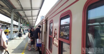 Hành khách “đổi gu” di chuyển: Tàu trải nghiệm lên ngôi dịp lễ
