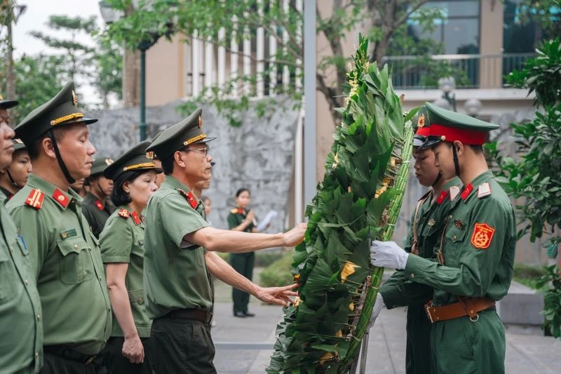Hành quân tri ân các Anh hùng liệt sĩ Trường Sơn Hành quân tri ân các Anh hùng liệt sĩ Trường Sơn