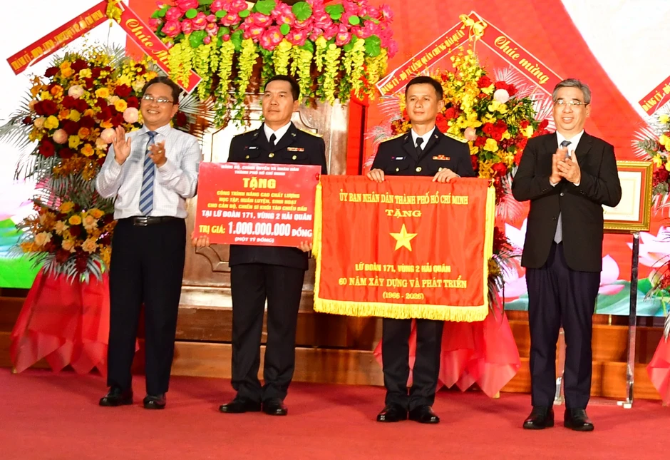Hành trình 60 năm bảo vệ biển đảo Tổ quốc của Lữ đoàn 171 Hải quân Hành trình 60 năm bảo vệ biển đảo Tổ quốc của Lữ đoàn 171 Hải quân