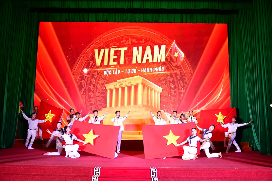 Hành trình 60 năm bảo vệ biển đảo Tổ quốc của Lữ đoàn 171 Hải quân Hành trình 60 năm bảo vệ biển đảo Tổ quốc của Lữ đoàn 171 Hải quân