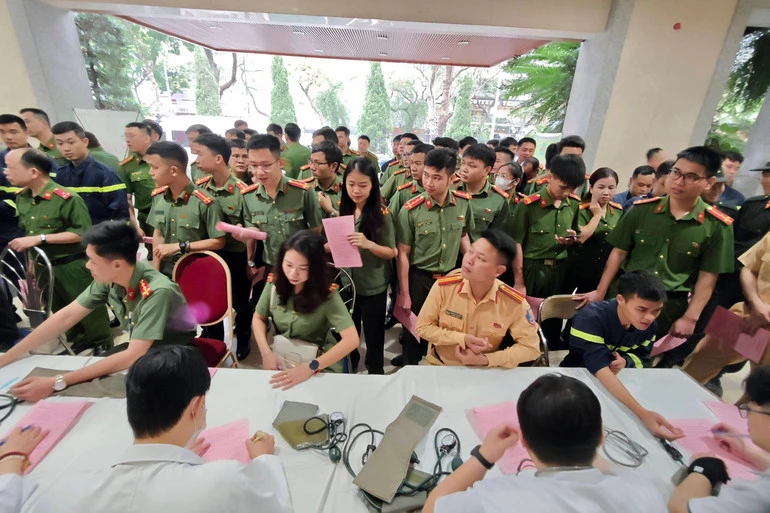 Hành trình “Giọt máu nghĩa tình” năm 2026 của Công an Thủ đô Hành trình “Giọt máu nghĩa tình” năm 2026 của Công an Thủ đô