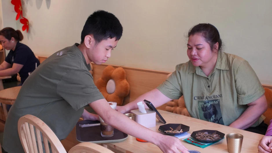 Hành trình hòa nhập của người tự kỷ trong một quán cà-phê đặc biệt Hành trình hòa nhập của người tự kỷ trong một quán cà-phê đặc biệt