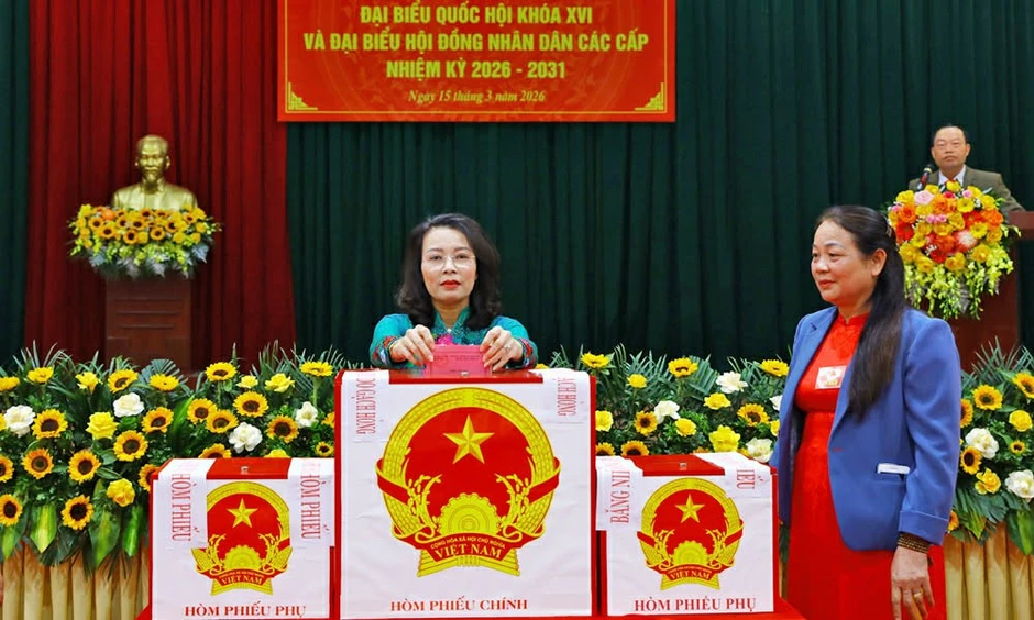 Háo hức từ đêm để đi bỏ phiếu