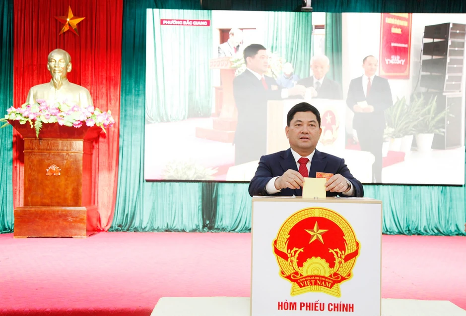 Háo hức từ đêm để đi bỏ phiếu