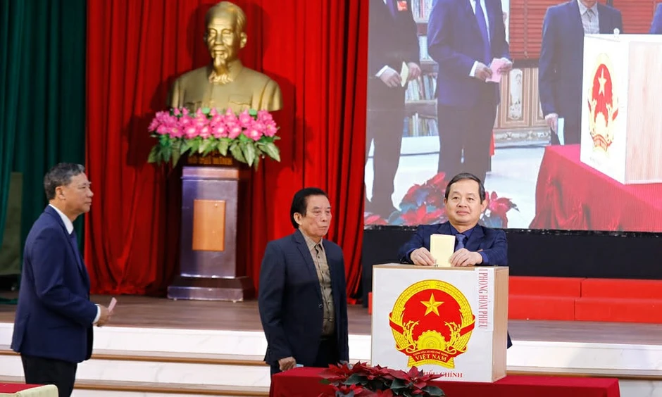 Háo hức từ đêm để đi bỏ phiếu