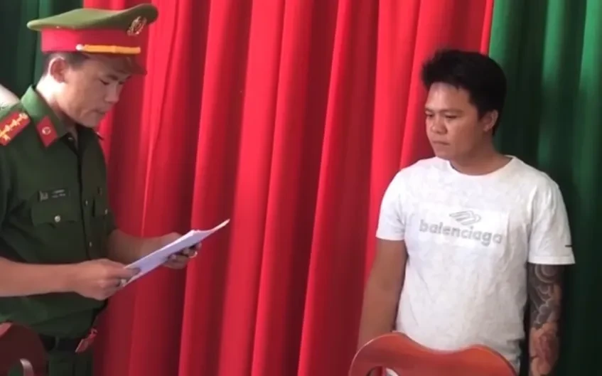 Hát karaoke gây ồn còn tấn công cả công an Hát karaoke gây ồn còn tấn công cả công an