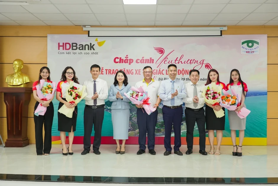 HDBank trao 27 tỷ đồng hưởng ứng Tháng Nhân đạo 2026 HDBank trao 27 tỷ đồng hưởng ứng Tháng Nhân đạo 2026