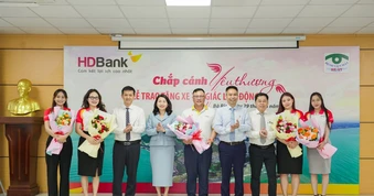 HDBank trao 27 tỷ đồng hưởng ứng Tháng Nhân đạo 2026