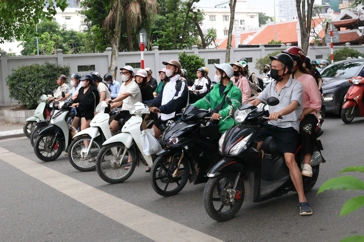 HĐND thành phố Hà Nội chưa xem xét chủ trương cấm xe xăng vào Vành đai 1 HĐND thành phố Hà Nội chưa xem xét chủ trương cấm xe xăng vào Vành đai 1