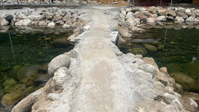 Hệ lụy nhãn tiền khi ‘bức tử’ dòng suối - Bài cuối: Chấn chỉnh du lịch tự phát Hệ lụy nhãn tiền khi ‘bức tử’ dòng suối - Bài cuối: Chấn chỉnh du lịch tự phát