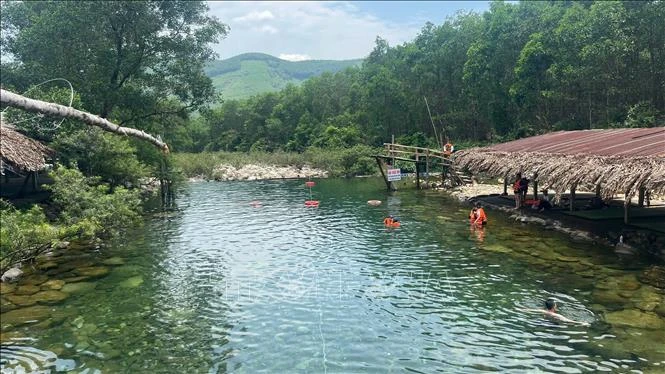 Hệ lụy nhãn tiền khi ‘bức tử’ dòng suối - Bài cuối: Chấn chỉnh du lịch tự phát Hệ lụy nhãn tiền khi ‘bức tử’ dòng suối - Bài cuối: Chấn chỉnh du lịch tự phát