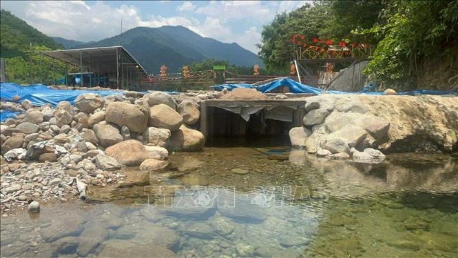Hệ lụy nhãn tiền khi ‘bức tử’ dòng suối - Bài cuối: Chấn chỉnh du lịch tự phát Hệ lụy nhãn tiền khi ‘bức tử’ dòng suối - Bài cuối: Chấn chỉnh du lịch tự phát