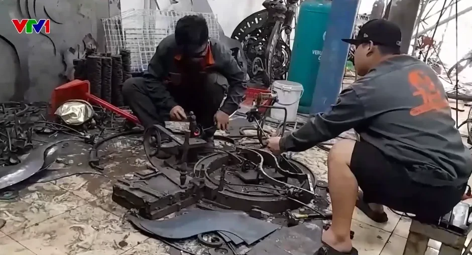 Hiểm họa cháy nổ chực chờ tại khu nhà xưởng trái phép ở Hà Nội Hiểm họa cháy nổ chực chờ tại khu nhà xưởng trái phép ở Hà Nội