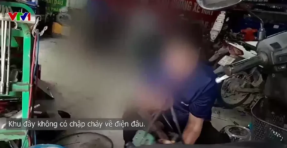 Hiểm họa cháy nổ từ những nhà xưởng trái phép giữa khu dân cư Hà Nội Hiểm họa cháy nổ từ những nhà xưởng trái phép giữa khu dân cư Hà Nội