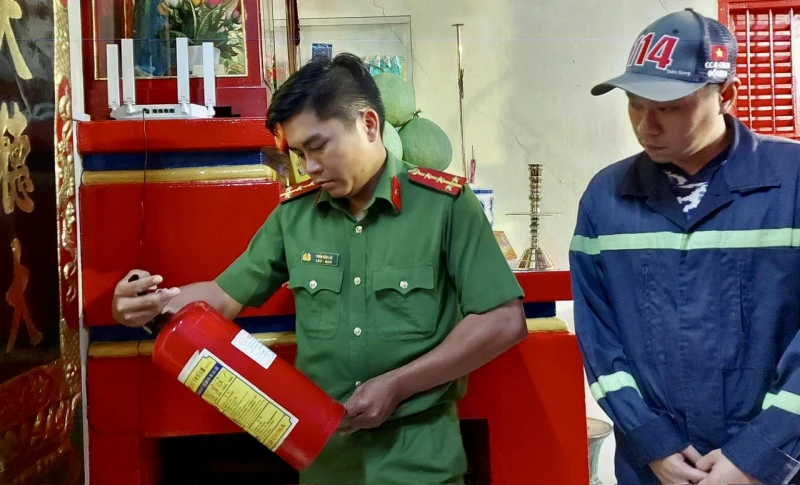 Hiểm hoạ cháy từ những căn nhà vừa ở vừa kinh doanh, bịt lối thoát Hiểm hoạ cháy từ những căn nhà vừa ở vừa kinh doanh, bịt lối thoát