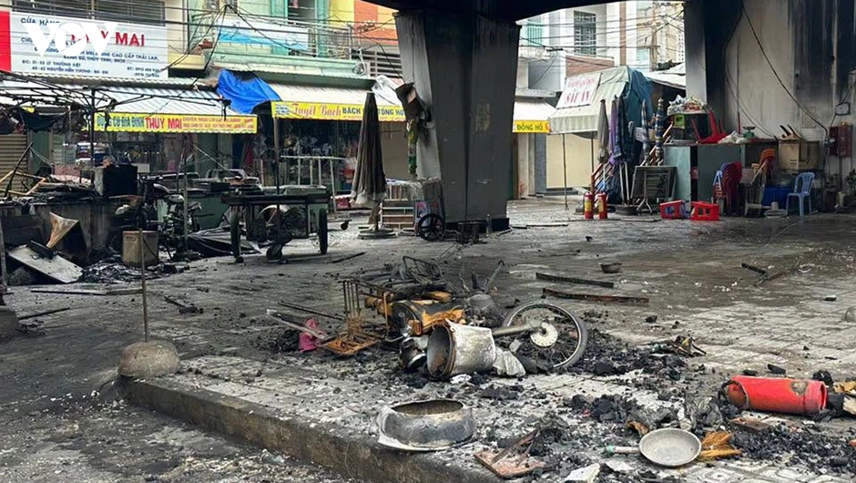 Hiện trường ngổn ngang sau vụ cháy lớn tại Khu thương mại Biên Hòa ở Đồng Nai Hiện trường ngổn ngang sau vụ cháy lớn tại Khu thương mại Biên Hòa ở Đồng Nai