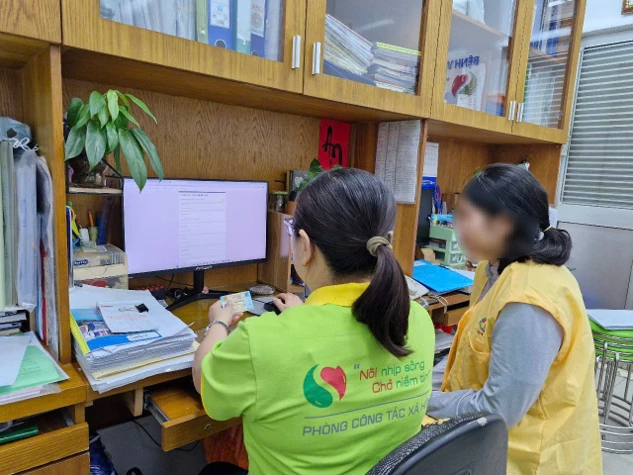 Hiệu quả mô hình mua BHYT cho người bệnh trên toàn quốc ngay tại bệnh viện Hiệu quả mô hình mua BHYT cho người bệnh trên toàn quốc ngay tại bệnh viện