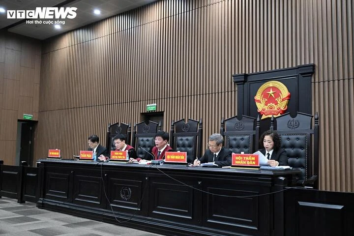 Hình ảnh cựu Bộ trưởng Y tế Nguyễn Thị Kim Tiến hầu toà Hình ảnh cựu Bộ trưởng Y tế Nguyễn Thị Kim Tiến hầu toà