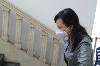 Hình ảnh cựu Bộ trưởng Y tế Nguyễn Thị Kim Tiến hầu toà