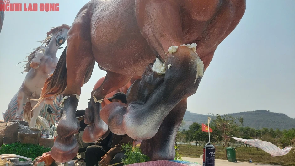 Hình ảnh “phục hồi” cụm linh vật ngựa ở Quảng Trị Hình ảnh “phục hồi” cụm linh vật ngựa ở Quảng Trị