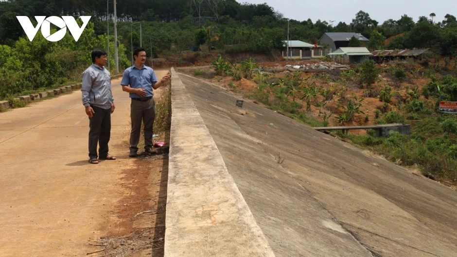 Hồ Đarana (Đồng Nai) xây xong 4 năm vẫn trơ đáy, dân đỏ mắt chờ nước tưới Hồ Đarana (Đồng Nai) xây xong 4 năm vẫn trơ đáy, dân đỏ mắt chờ nước tưới