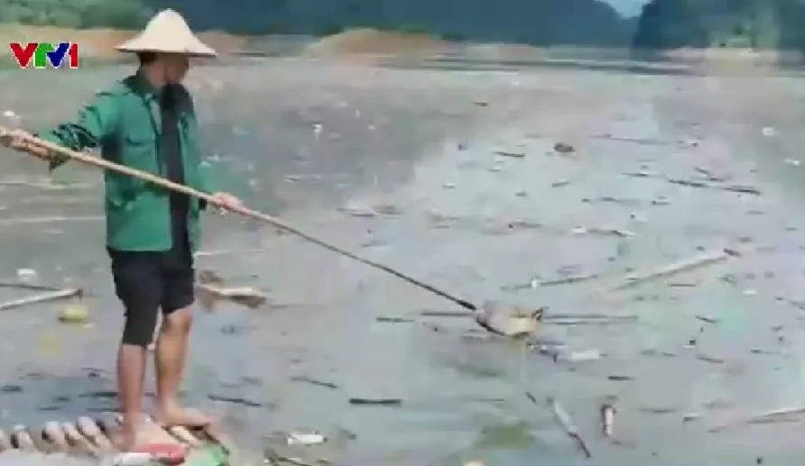 Hồ thủy điện Tuyên Quang ngập rác nhựa sau lũ Hồ thủy điện Tuyên Quang ngập rác nhựa sau lũ