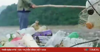 Hồ thủy điện Tuyên Quang ngập rác nhựa sau lũ