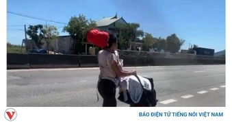 Hỗ trợ 3 mẹ con đi bộ từ Hải Phòng vào Nam trở về quê