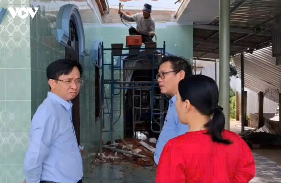 Hỗ trợ các gia đình bị thiệt hại do lốc xoáy ở Lâm Đồng